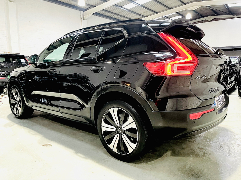 2023 Volvo XC40 - image 7