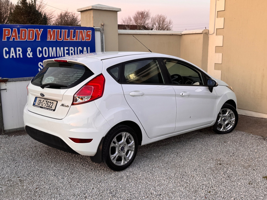 2013 Ford Fiesta - image 4