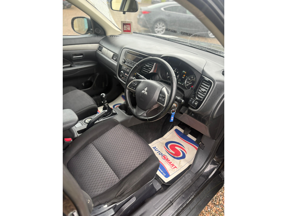 2013 Mitsubishi Outlander - image 8