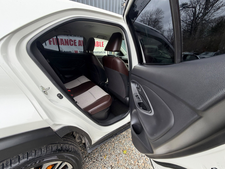 2022 Toyota Yaris Cross - image 7