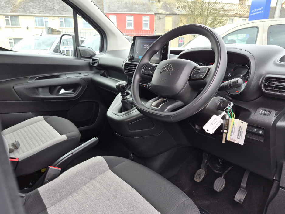 2023 Citroen Berlingo - image 6