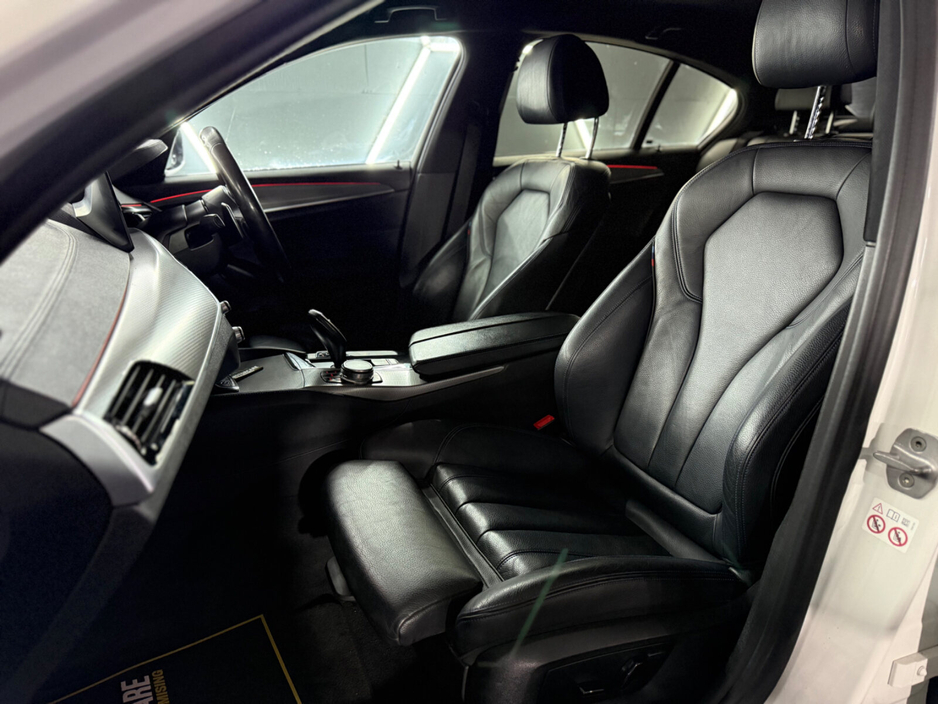 2017 BMW 5 Series - image 17