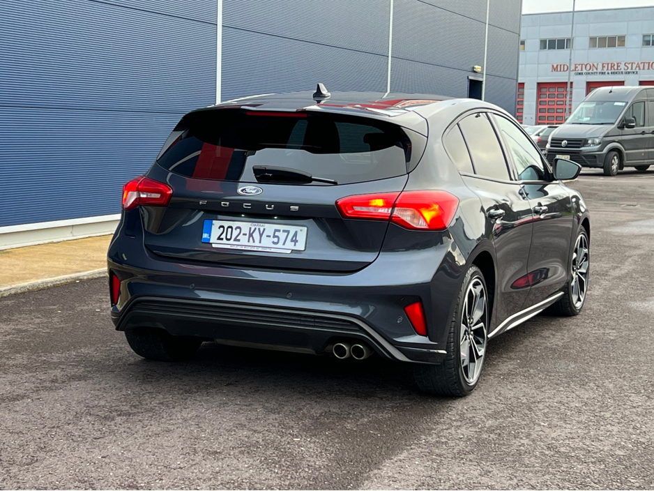 2020 Ford Focus - image 8