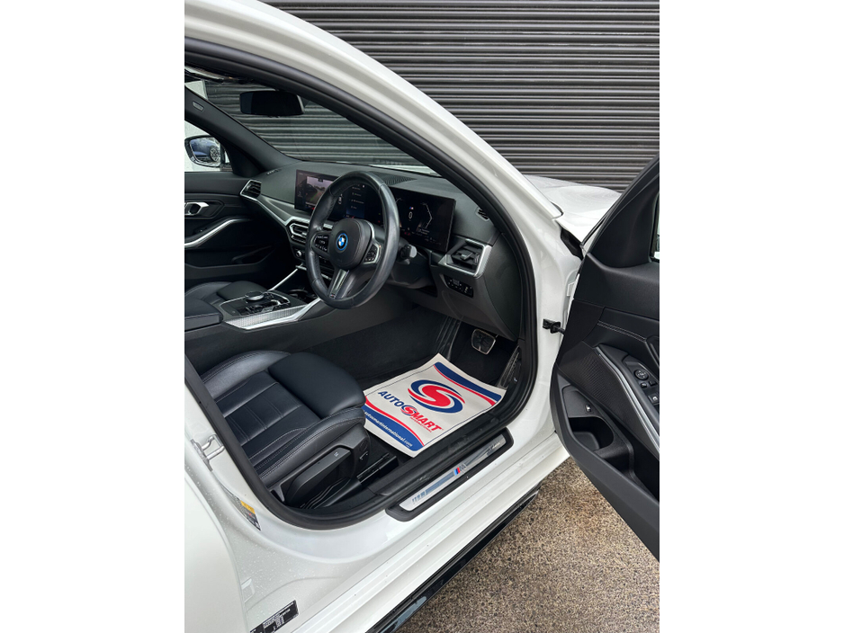 2022 BMW 3 Series - image 18