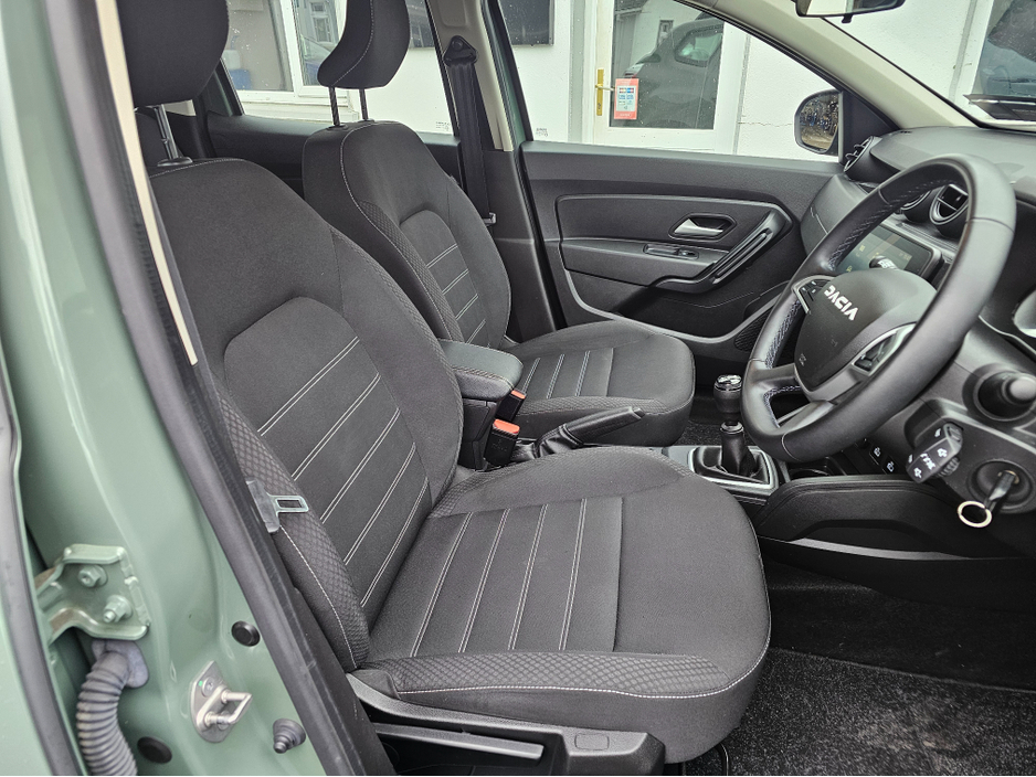 2023 Dacia Duster - image 12