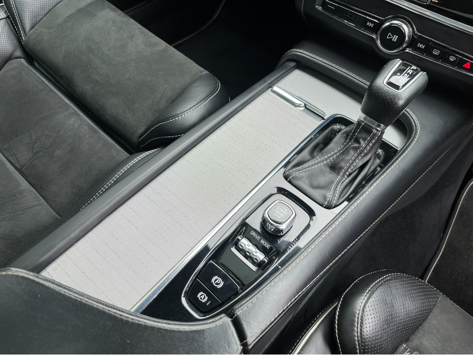 2019 Volvo V90 - image 21