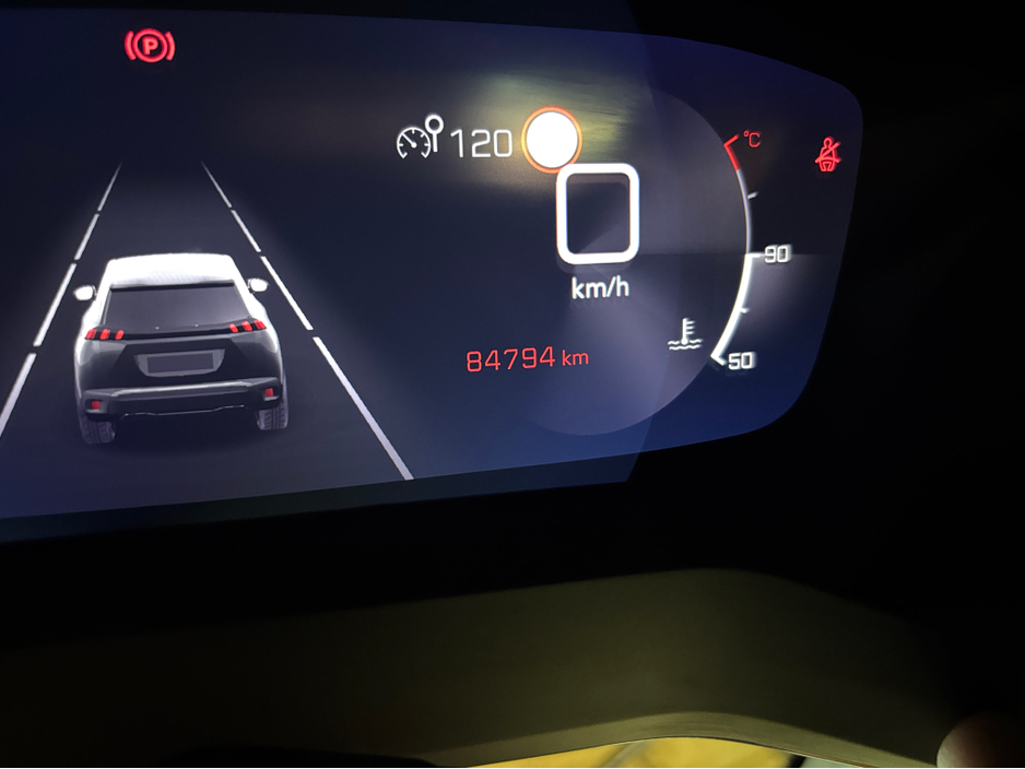 2023 Peugeot 2008 - image 5