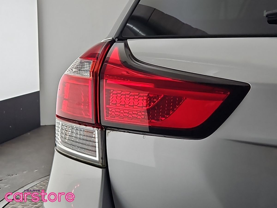 2018 Toyota Corolla - image 15