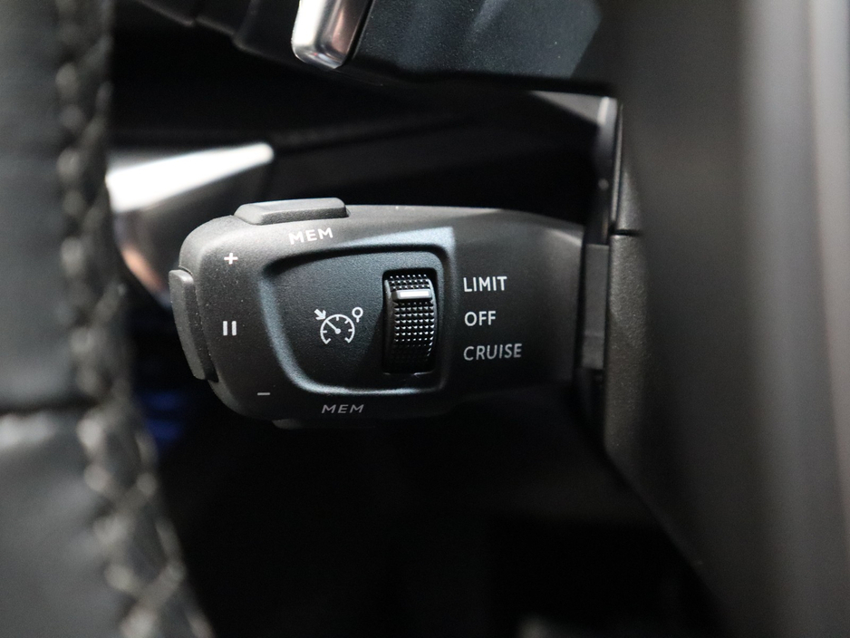 2022 Peugeot 3008 - image 11