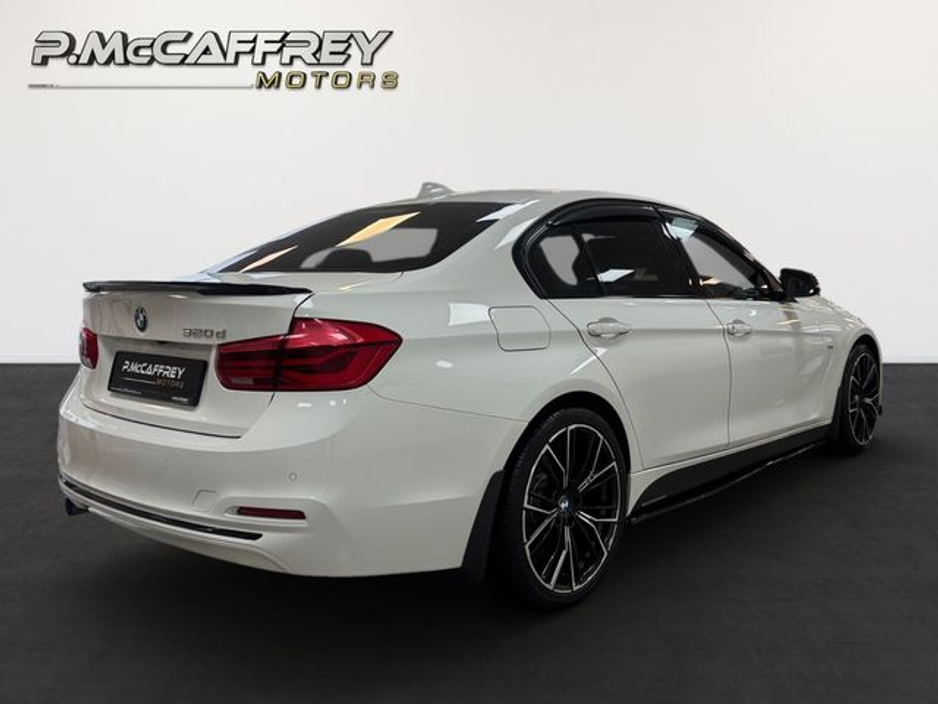 2016 BMW 3 Series - image 5