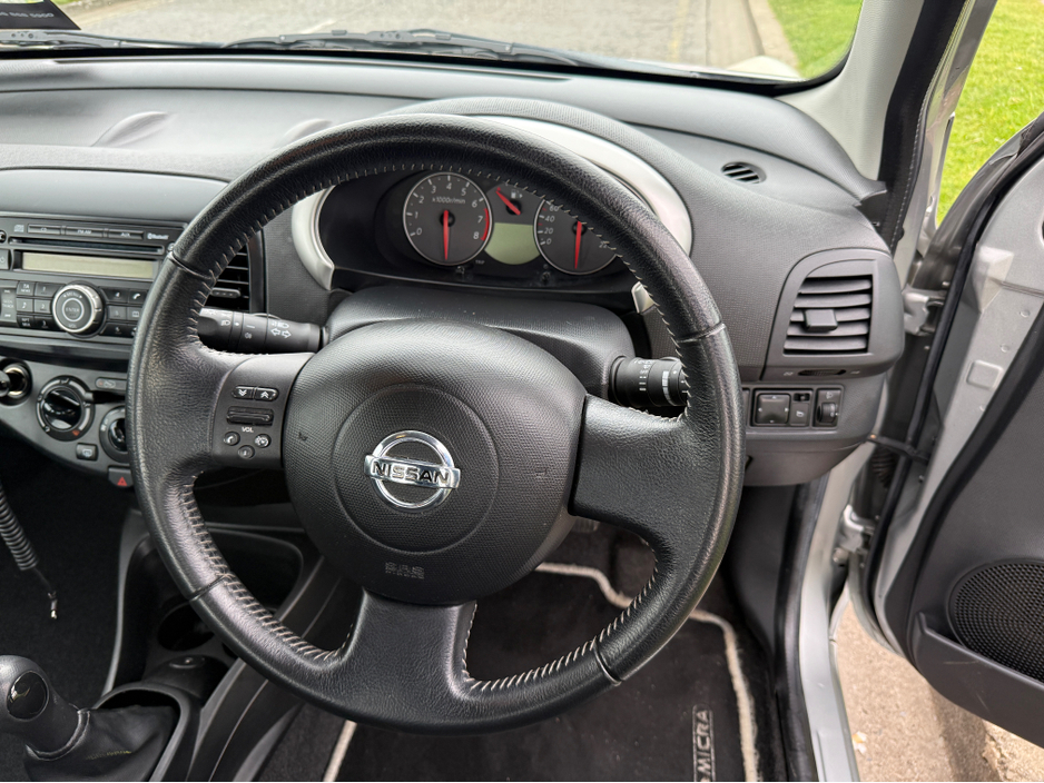 2010 Nissan Micra - image 12