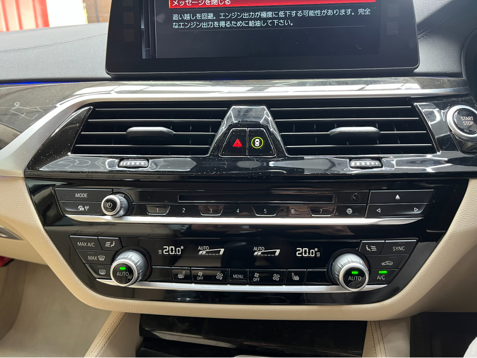 2017 BMW 5 Series - image 24