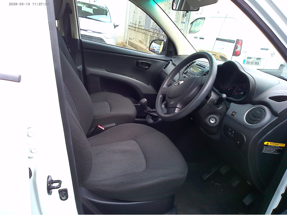 2011 Hyundai i10 - image 2