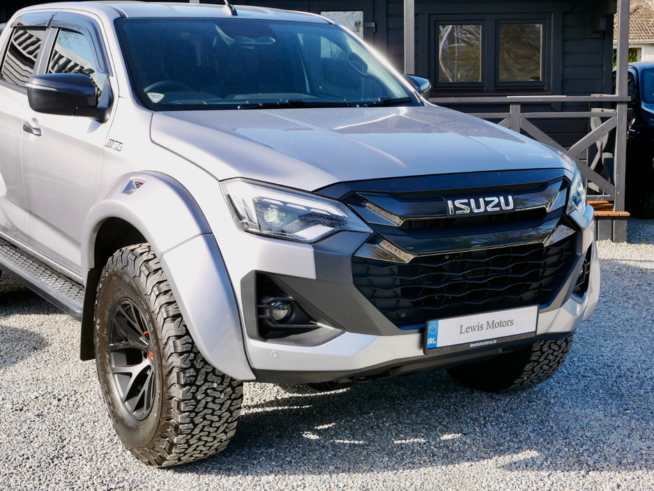 2025 Isuzu D-MAX - image 7