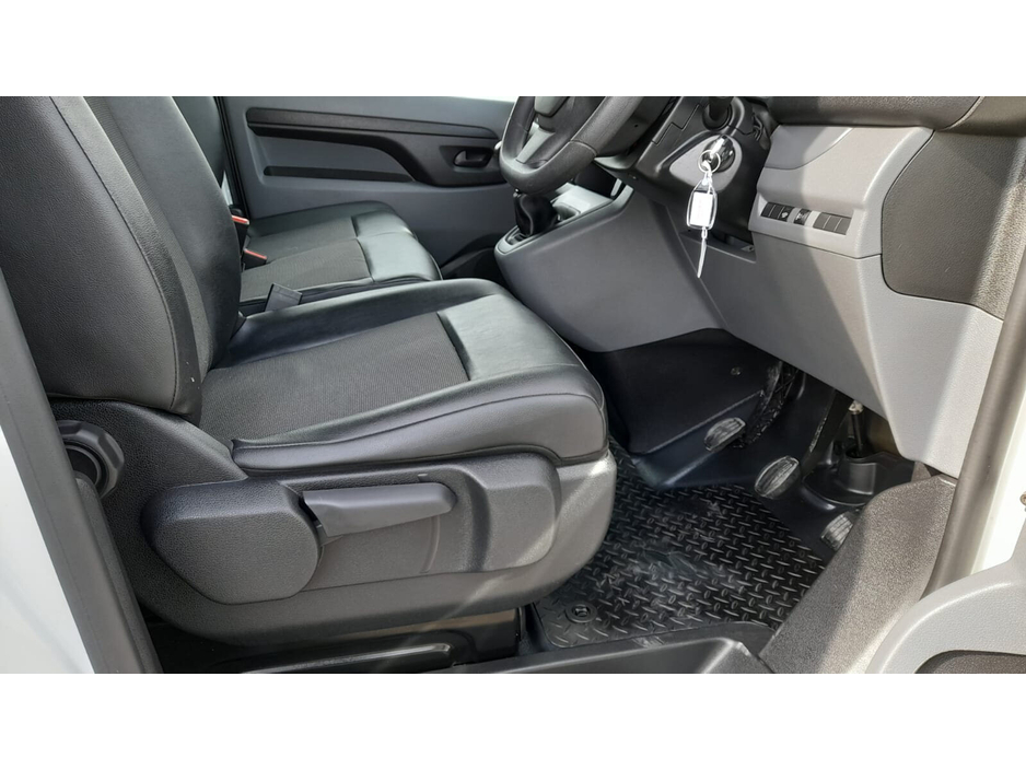 2022 Citroen Dispatch - image 6