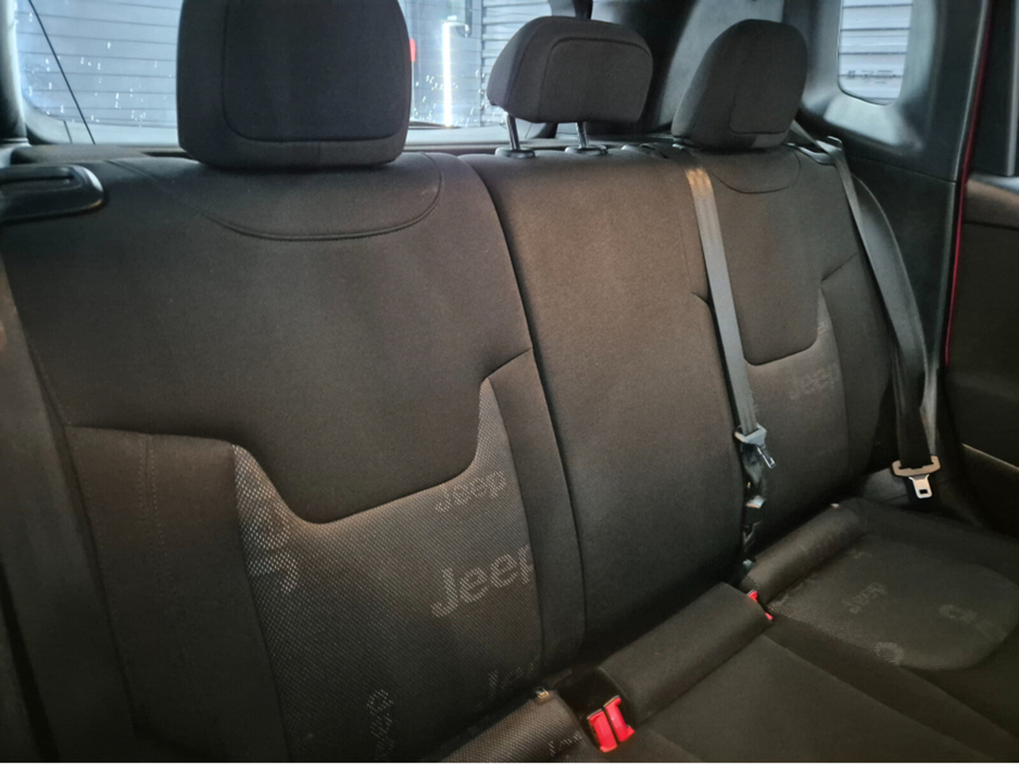 2016 Jeep Renegade - image 14