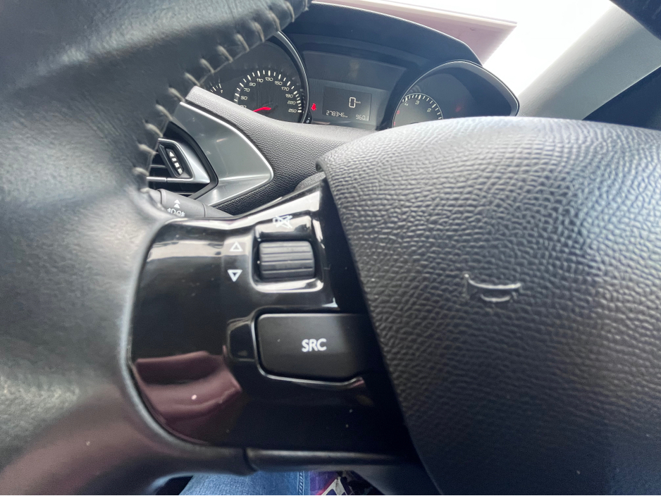 2016 Peugeot 308 - image 13