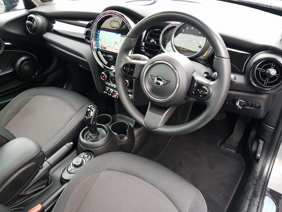 2023 MINI Hatch - image 6