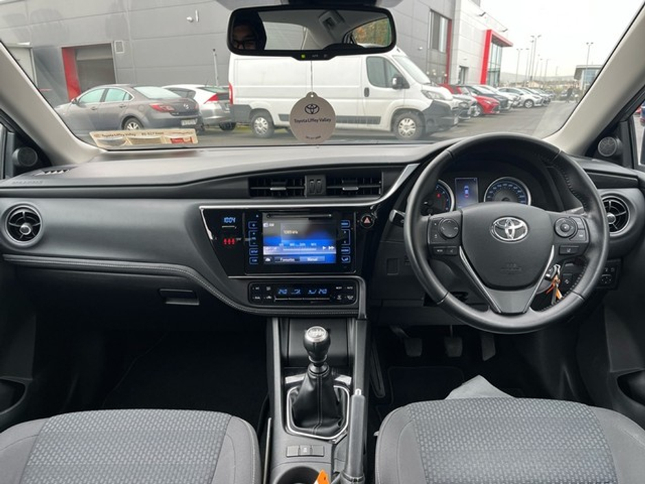 2018 Toyota Corolla - image 8