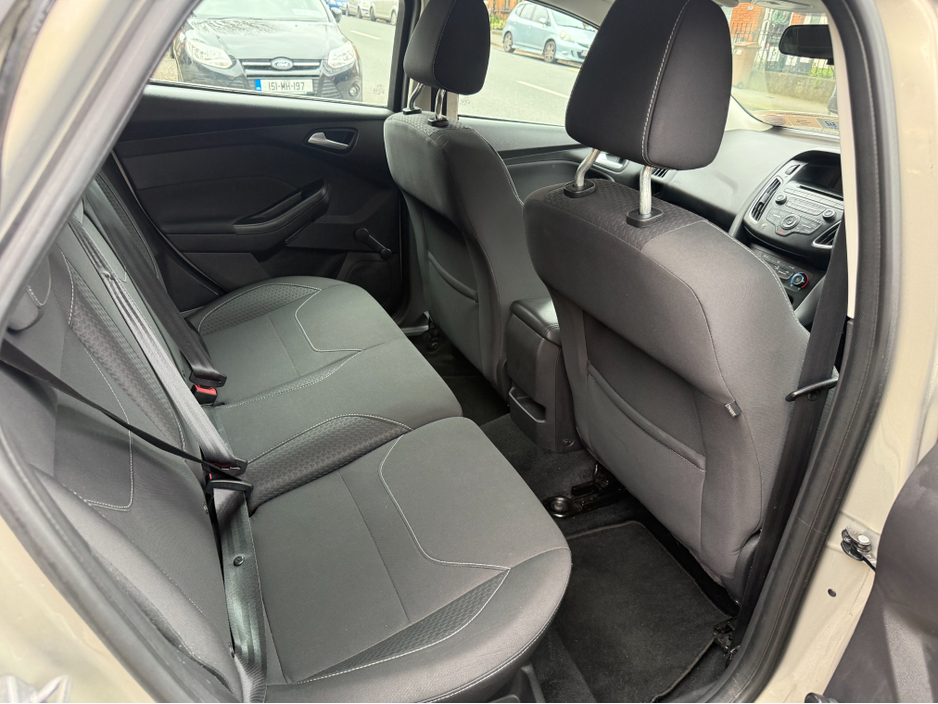 2016 Ford Focus - image 12