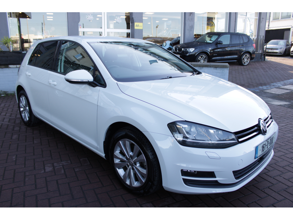 2016 Volkswagen Golf - image 2