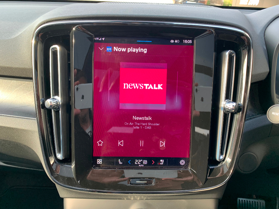 2025 Volvo EX40 - image 25