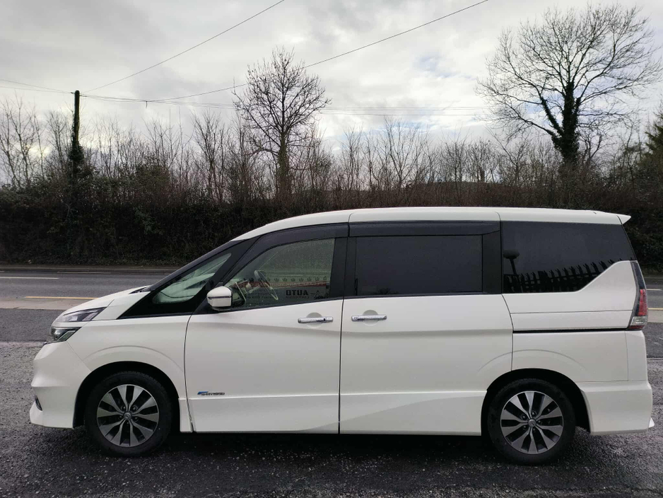 2017 Nissan Serena - image 4