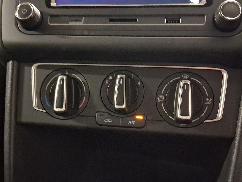 2016 Volkswagen Polo - image 10