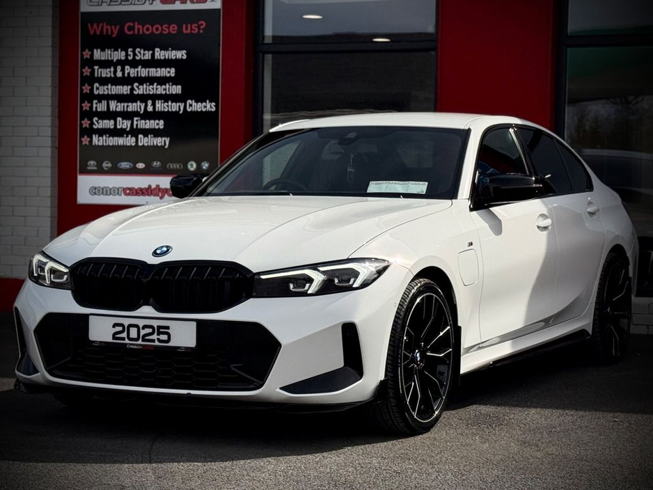 2025 BMW 3 Series - image 4