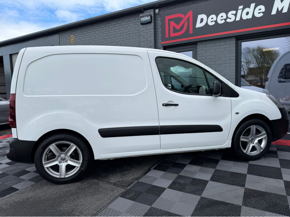 2018 Citroen Berlingo - image 4