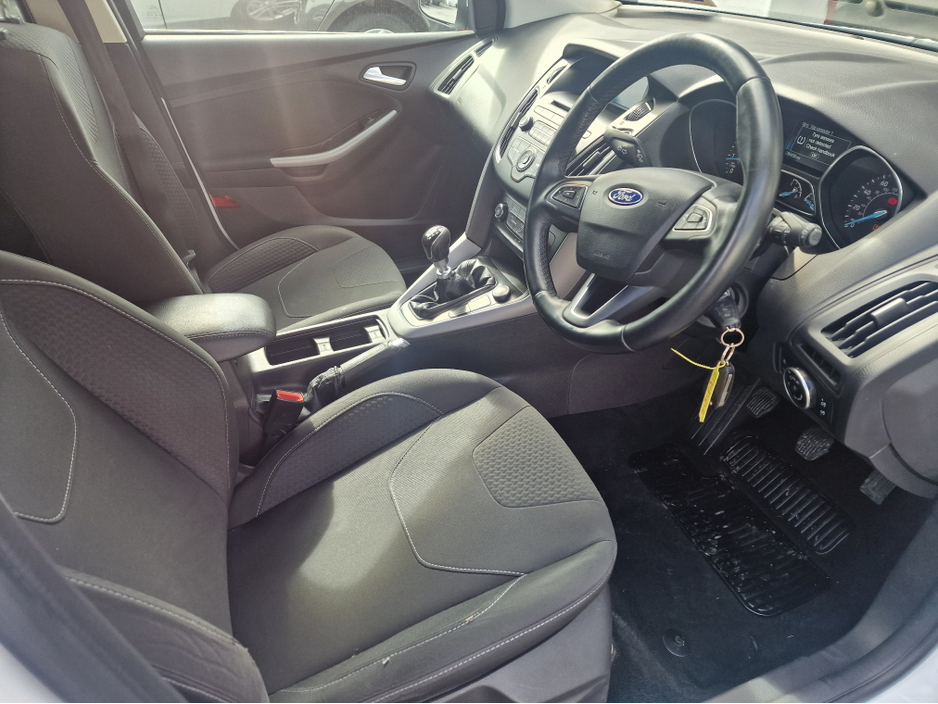 2015 Ford Focus - image 15