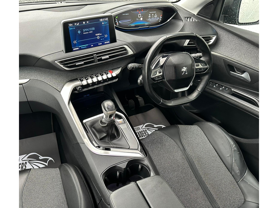2019 Peugeot 5008 - image 14