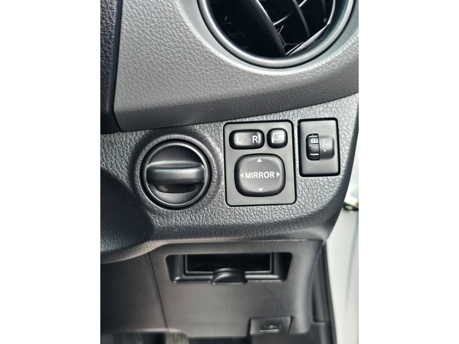 2014 Toyota Yaris KSP130 5DR AUTO VITZ LOW KM!IMMOBILIZER! €7,750