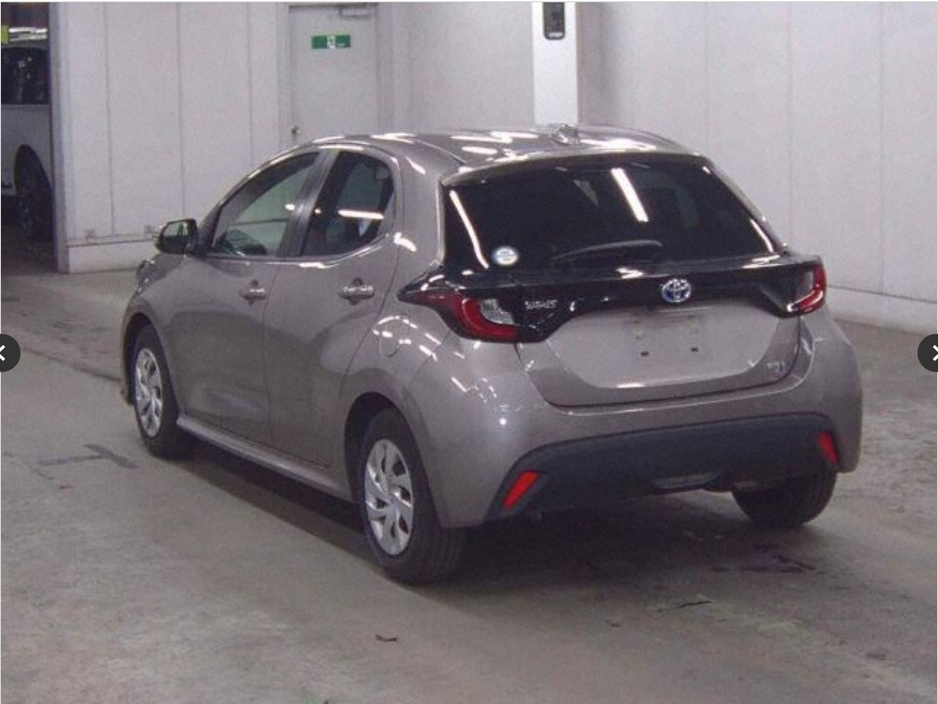 2021 Toyota Yaris - image 2