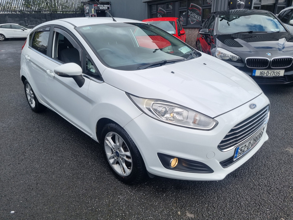 2015 Ford Fiesta - image 2