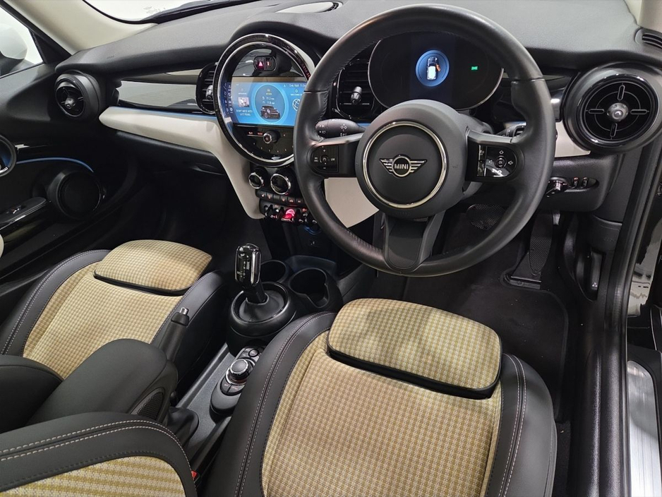 2024 MINI Hatch - image 6