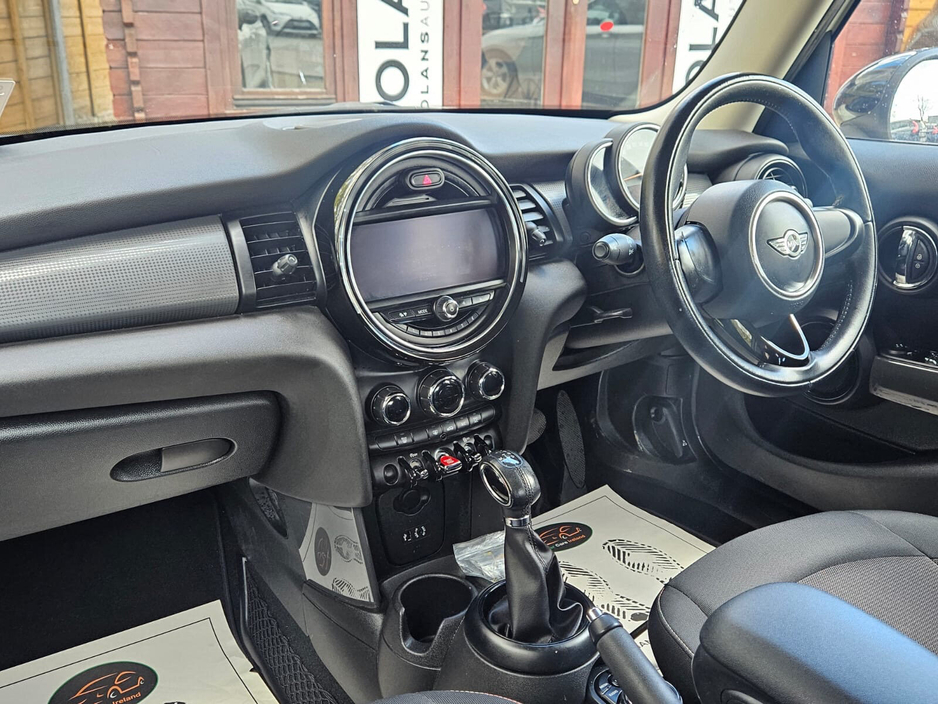 2017 MINI Hatch - image 22