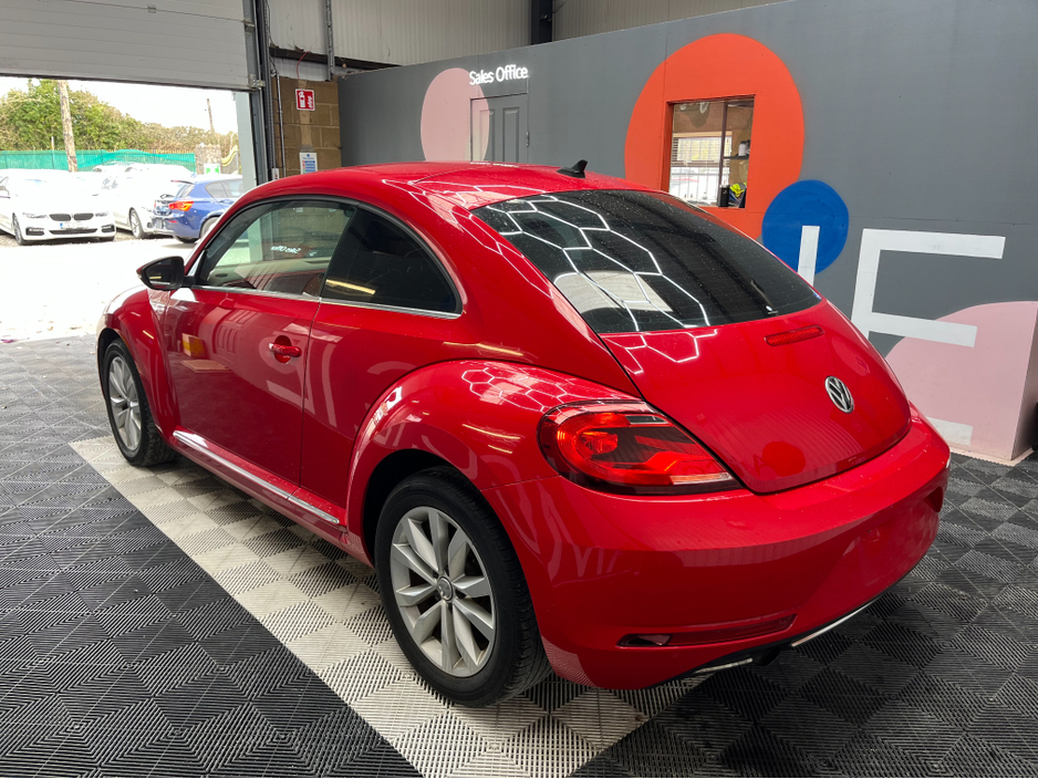 2018 Volkswagen Beetle - image 4