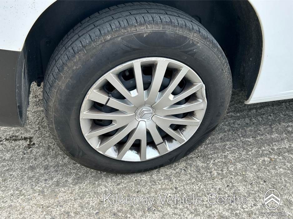 2022 Citroen Berlingo - image 19