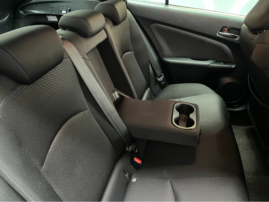 2022 Toyota Prius - image 13