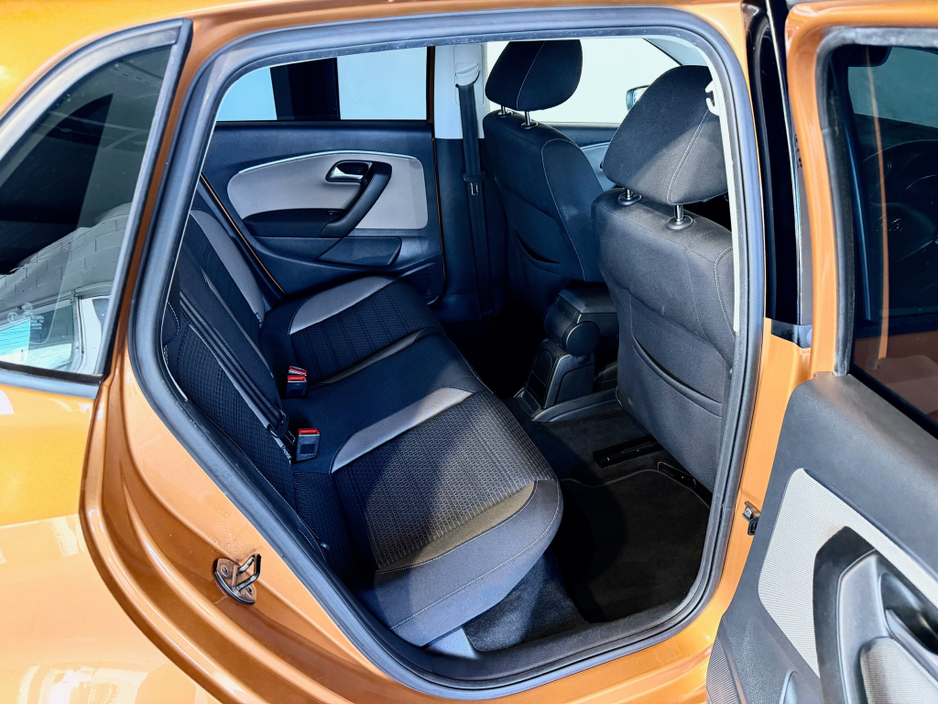 2017 Volkswagen Polo - image 9