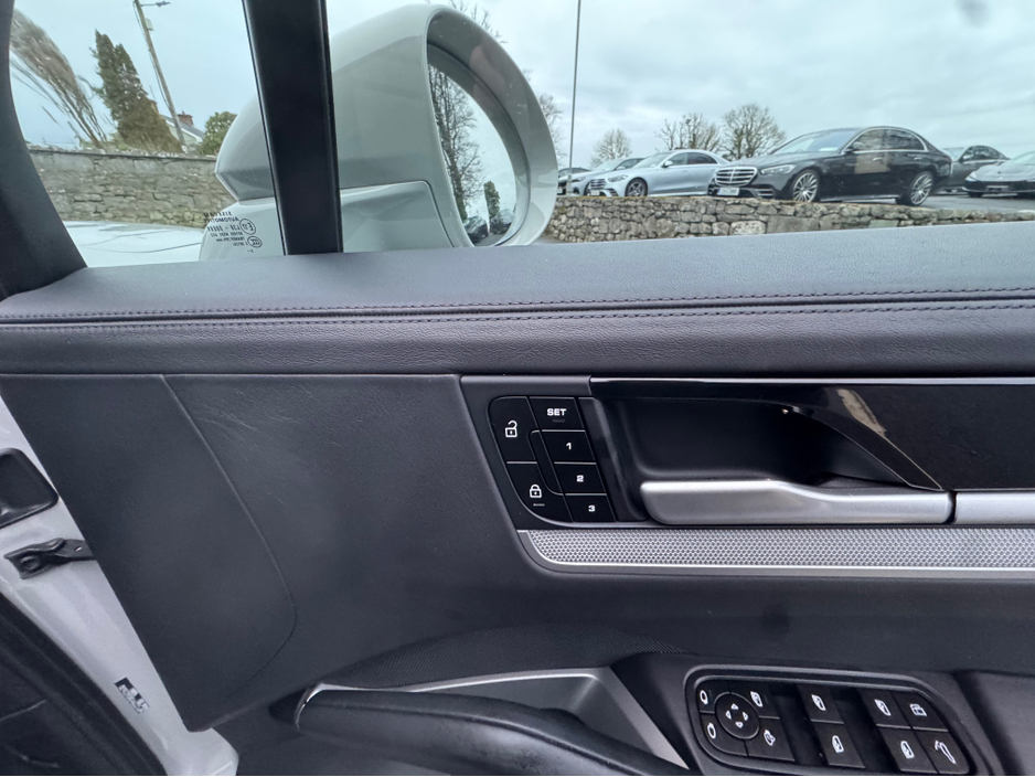 2024 Porsche Cayenne 3.0 V6 E-HYBRID AUTO==HUGE SPEC==COST €153K NEW== €116,950