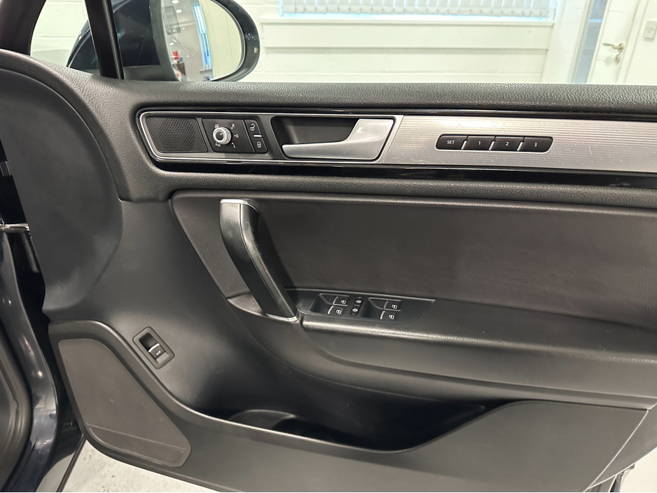 2015 Volkswagen Touareg CV 3.0 TDI 262BHP V6 5DR AUTO VW/AUDI SPECIALISTS WWW.DENISDARCYCARS.IE €20,950