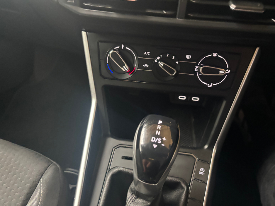 2023 Volkswagen Polo - image 12