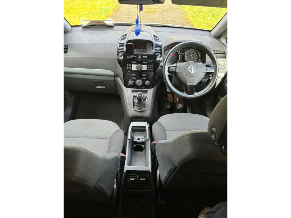 2013 Vauxhall Zafira - image 15