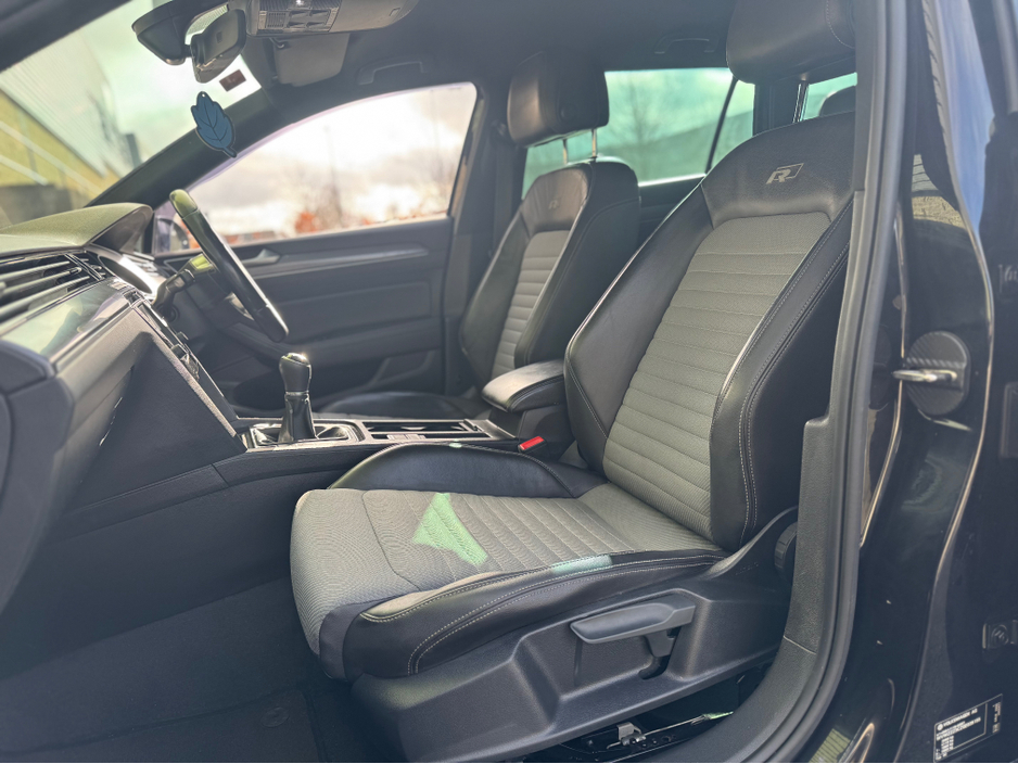 2015 Volkswagen Passat - image 21