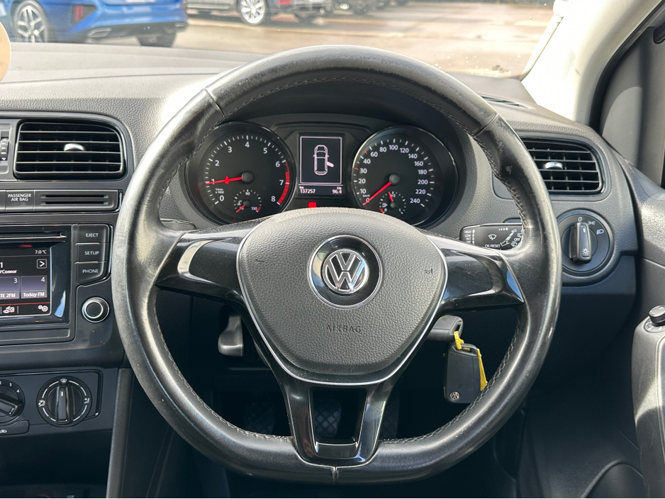 2015 Volkswagen Polo - image 21