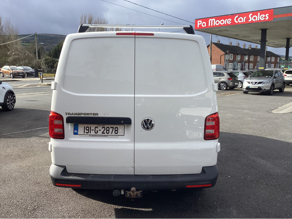 2019 Volkswagen Transporter - image 5