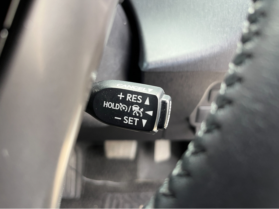 2018 Toyota Prius+ - image 23