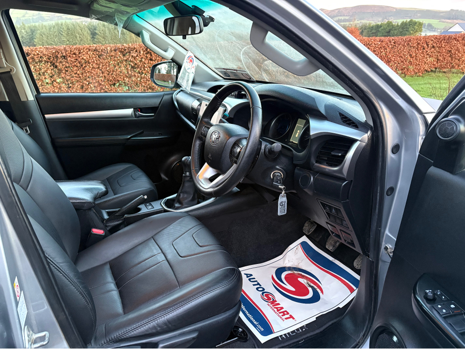 2020 Toyota Hilux DOUBLE CAB SR5 4DR